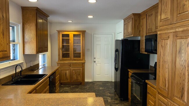 Building Photo - Availability Coming Soon on a Cute Two bedroom Rental Close to TCU