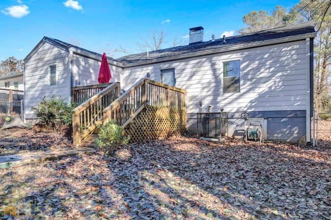 Building Photo - 2205 Penrose Dr