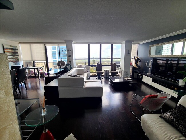 Foto del edificio - 600 NE 36th St