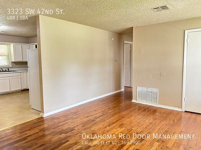 Building Photo - 3323 SW 42nd St