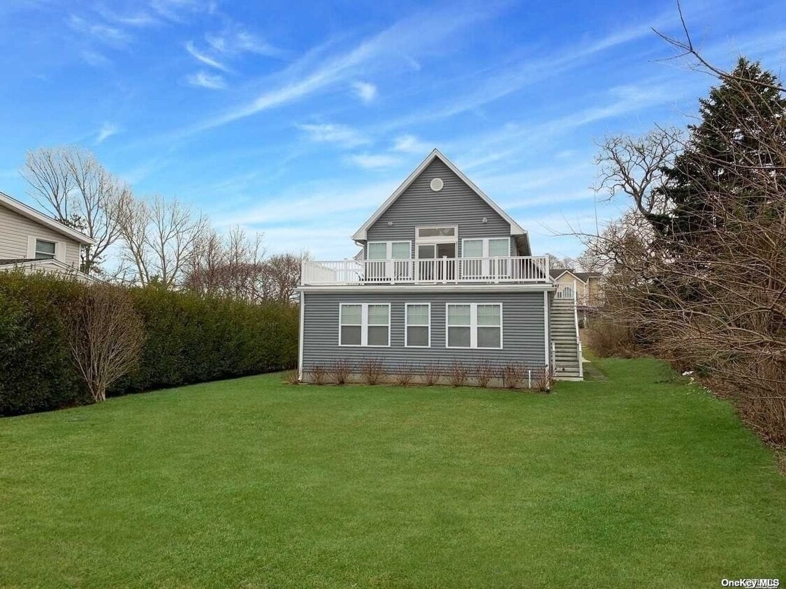 11 Peconic Crescent, Hampton Bays, NY 11946 House for Rent in Hampton