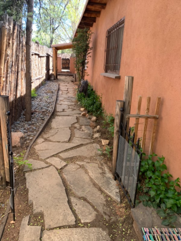 Building Photo - 929 Acequia Madre
