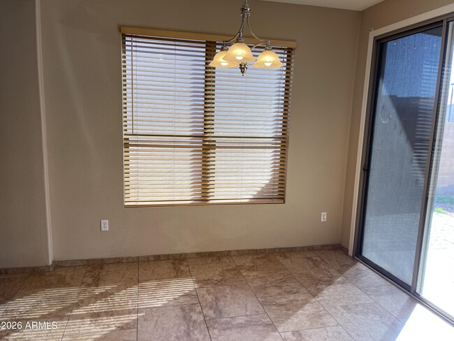 Foto del edificio - 17065 W Marconi Ave