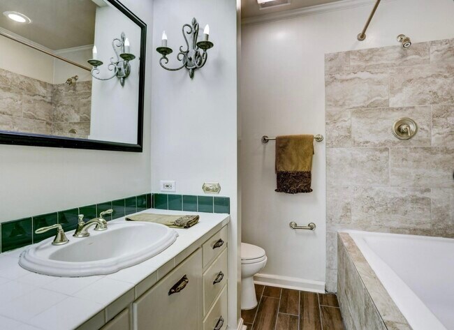 Foto del edificio - 7937 Woodway Dr