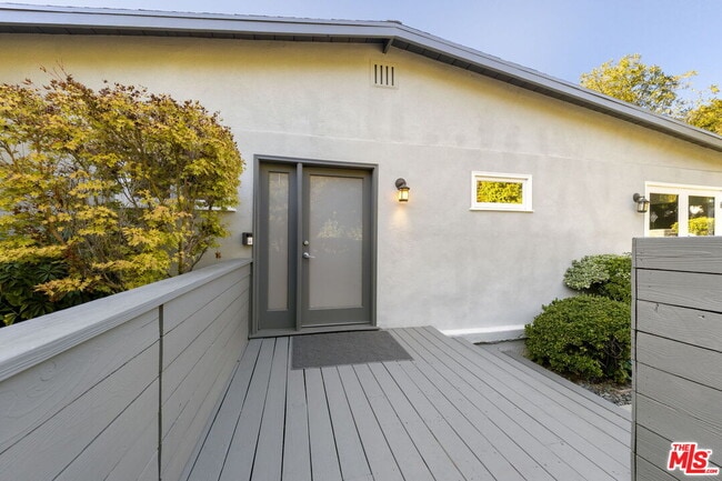 Foto del edificio - 2601 Nichols Canyon Rd