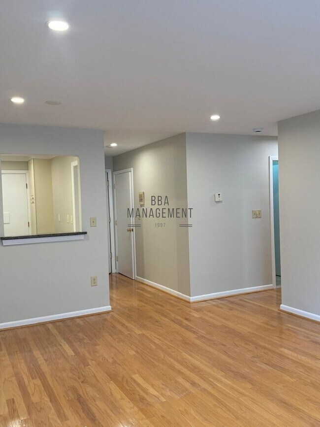 Building Photo - Nice Allston 2BR Listing!!