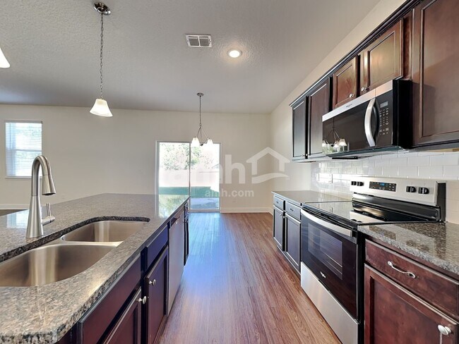 Foto del edificio - 719 Zarabrooke Ct