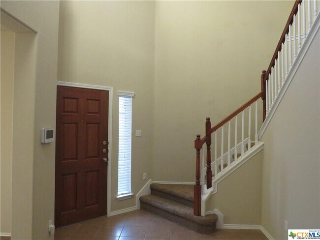 Foto del edificio - 7109 Golden Oak Ln