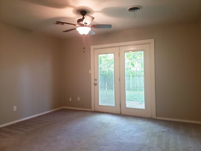 Foto del edificio - 989 Barkley Cir