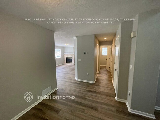 Foto del edificio - 4892 N Silverlace Dr