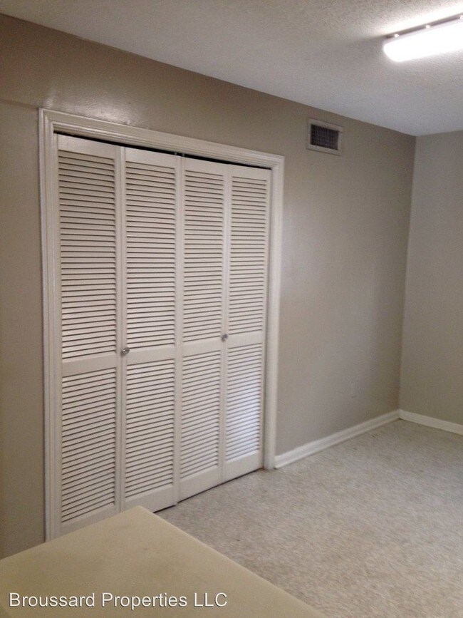 Building Photo - 104 Cantal Dr