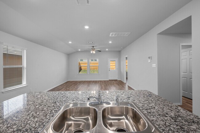 Building Photo - 1123 Eaton Dr