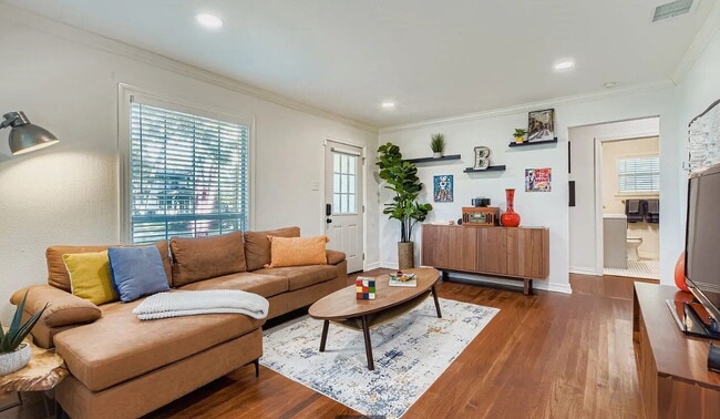 Foto del edificio - Updated Garland Home