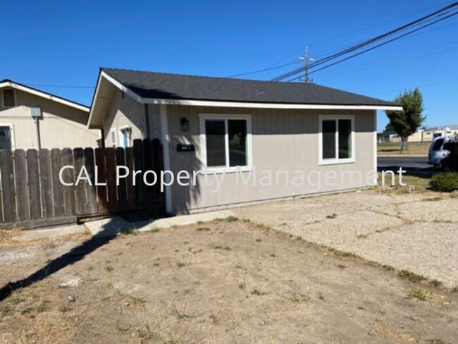 Building Photo - 1 Bed/1 Bath in Soledad, CA!
