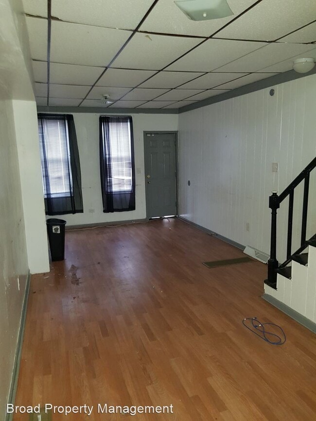 Building Photo - 2 br, 1 bath House - 2080 E Clementine St