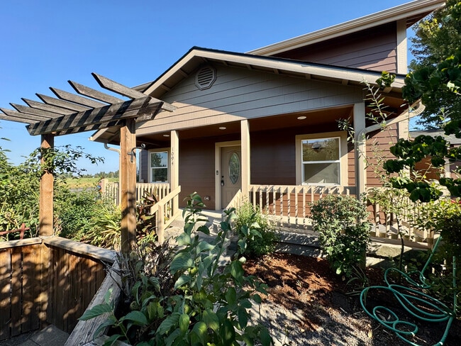 Building Photo - 1094 NE Conifer Blvd