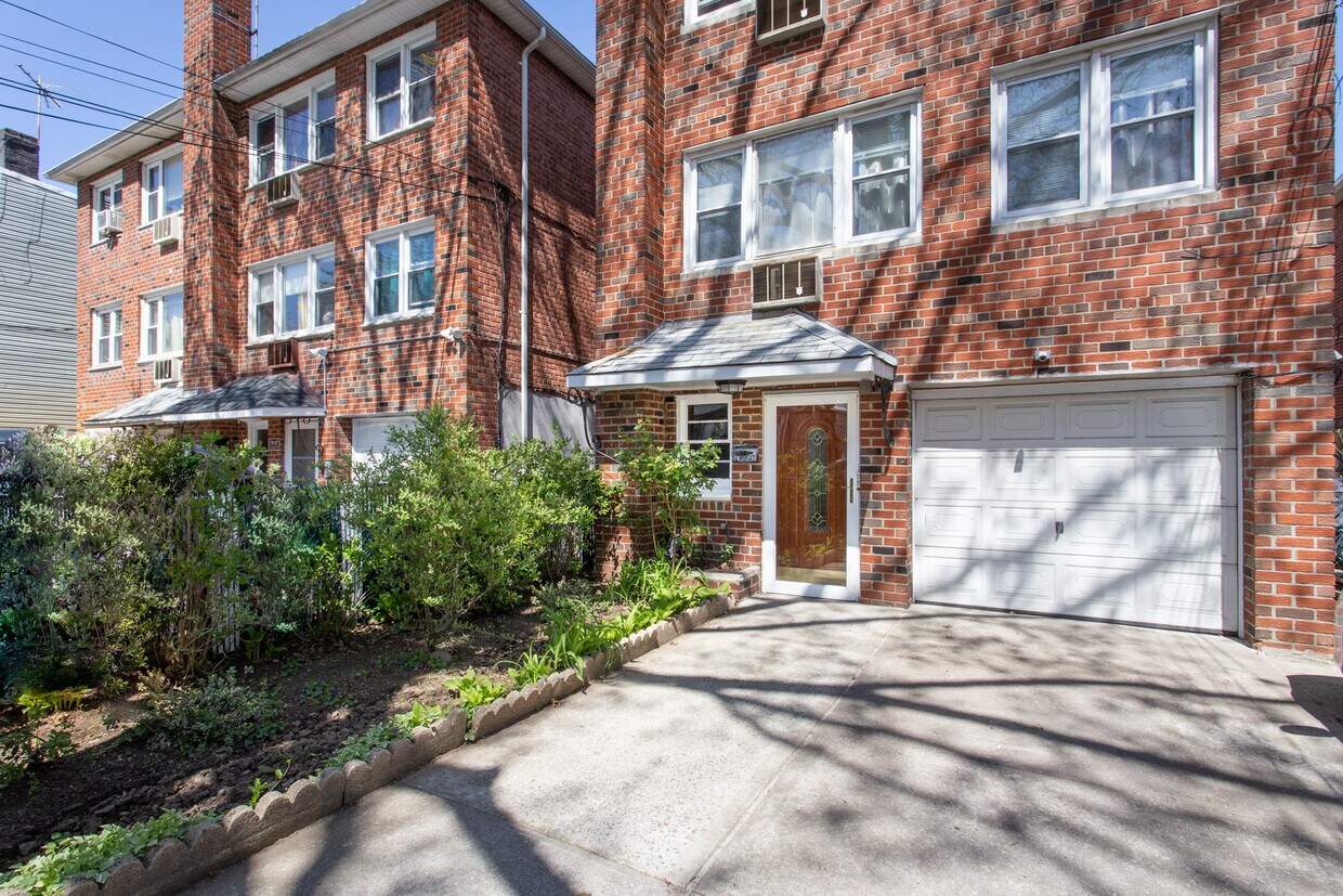 Foto principal - 70-69 Walnut St