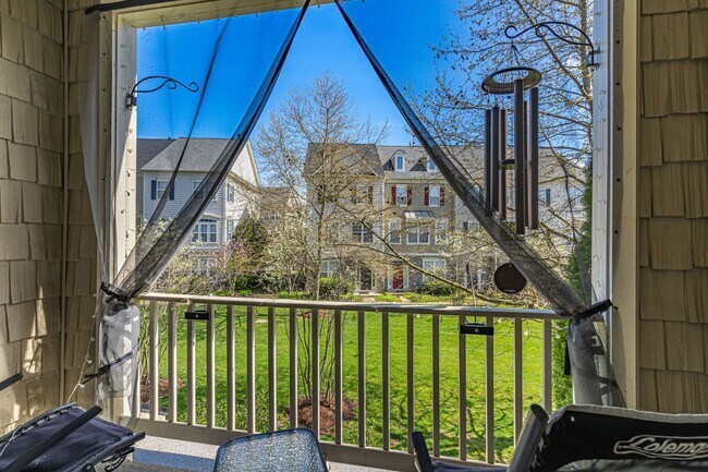 Building Photo - Belmont Bay Beauty! Three level two car ga...
