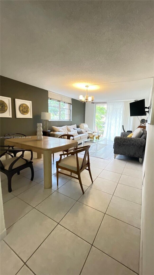 Foto del edificio - 1465 NE 123rd St