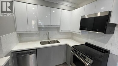 Building Photo - 700 Lawrence Rd