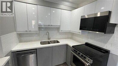 Building Photo - 700 Lawrence Rd