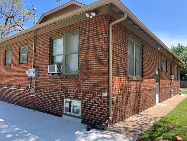 Building Photo - 1734 W 13th St N