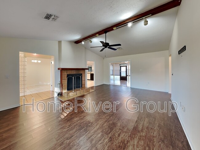 Foto del edificio - 8163 Village Green Rd
