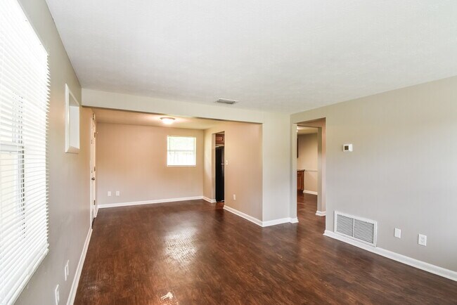 Building Photo - 5816 Sonora Dr W