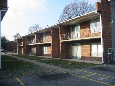 Building Photo - Malibu & Thunderbird Apartments
