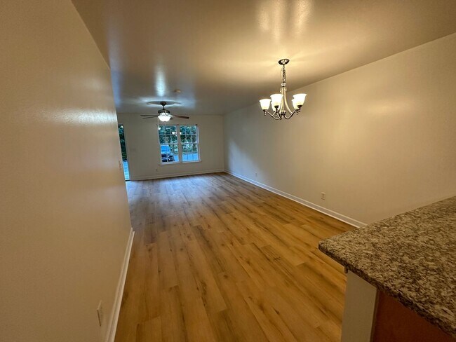 Building Photo - Spacious 3 Bedroom, 2 Bath- OPEN HOUSE THI...