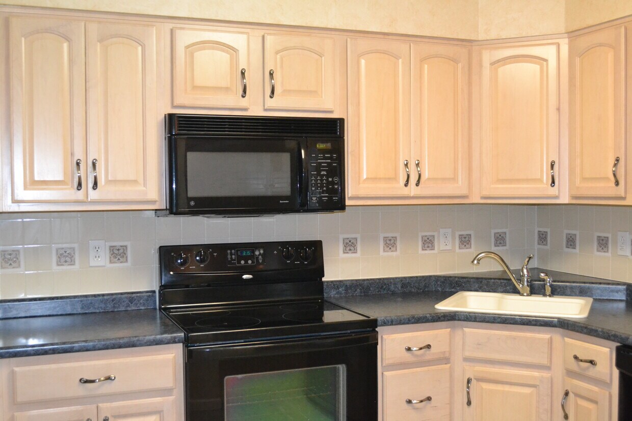 Primary Photo - 604 Calais Dr