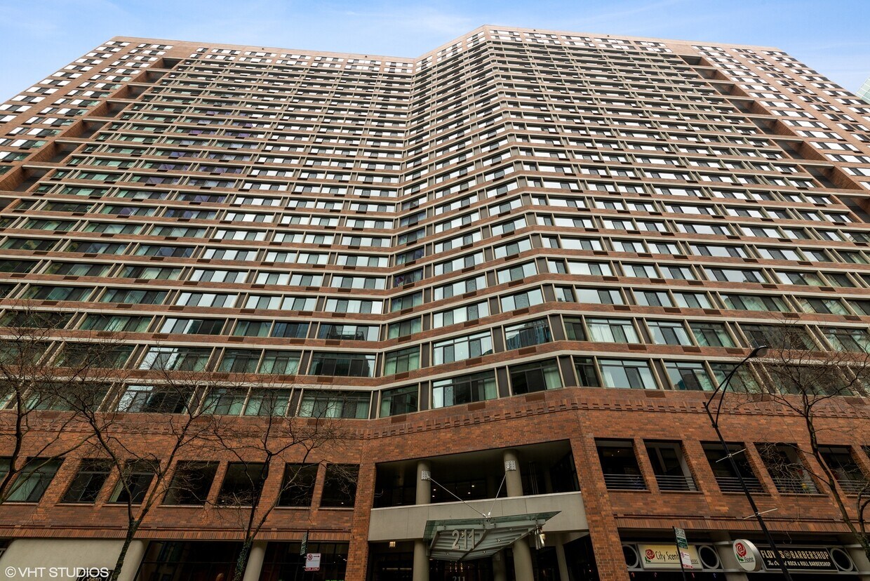 Primary Photo - 211 E Ohio St
