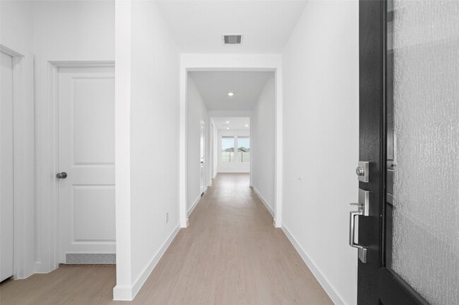 Foto del edificio - 6738 Violet Clover Ave