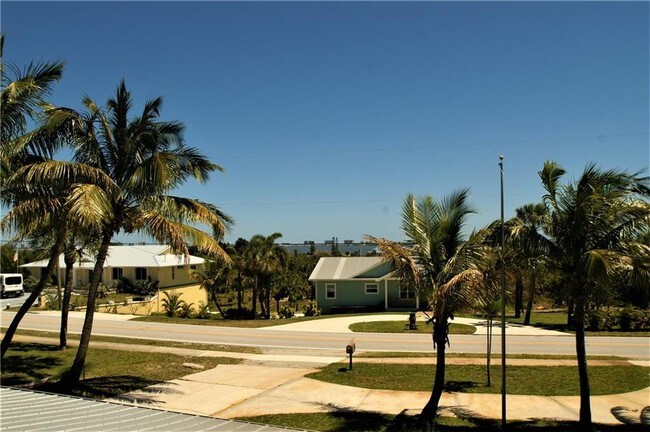 Foto del edificio - 3576 NE Skyline Dr