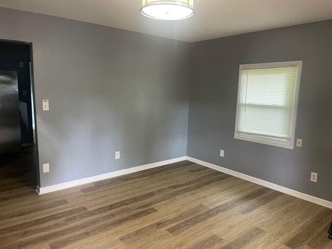 Building Photo - 605 JUNO CT