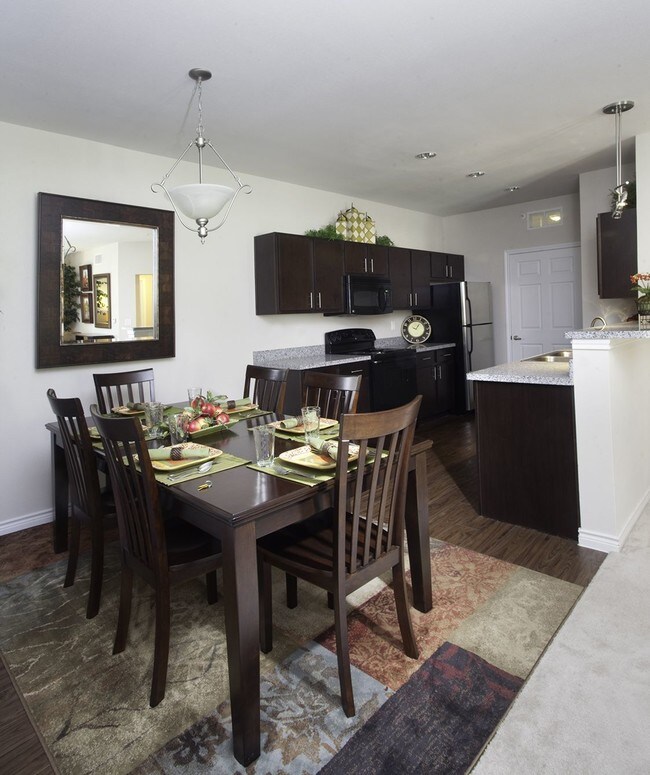 Modelo de comedor y cocina - Chapel Creek