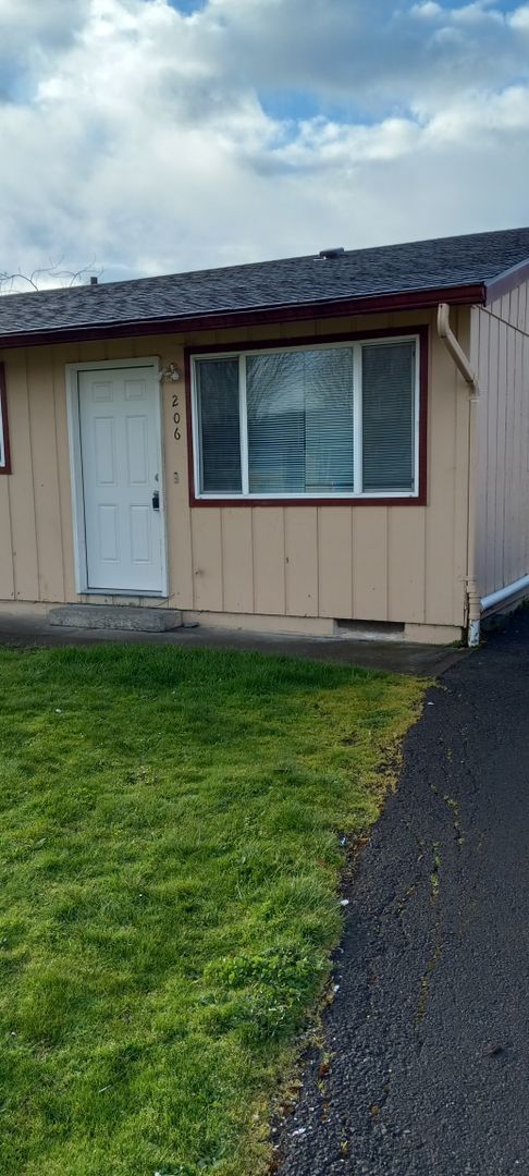 Building Photo - 2 bedroom 1 bath home in Albany