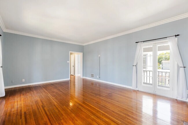 Sala de estar - 440 Canon S Dr