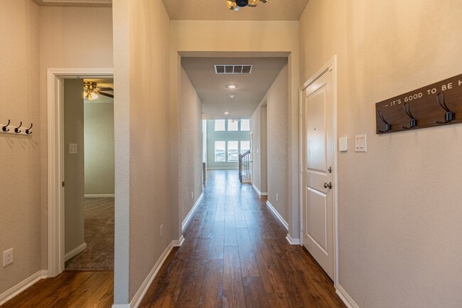 Building Photo - 5421 Flutter Ln