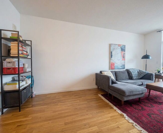 Foto del edificio - 1134 W Granville Ave