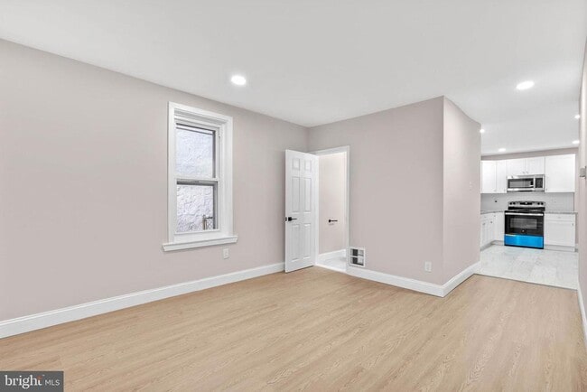 Building Photo - 4956 Baynton St