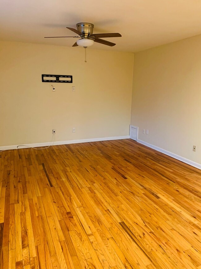 Living Room - 1660 Farmington Ave
