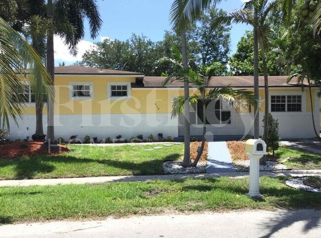 Building Photo - 810 NW 186th Dr