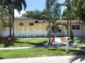 Building Photo - 810 NW 186th Dr