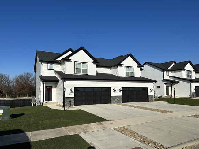 Photo - 626 Rapp Dr (Mahomet, IL)