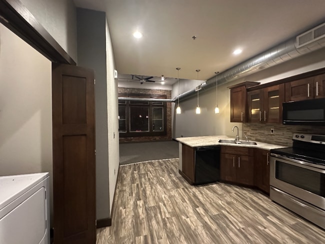 Building Photo - 128 S Santa Fe Ave