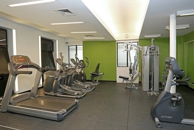 Foto del edificio - 410 W 53rd St