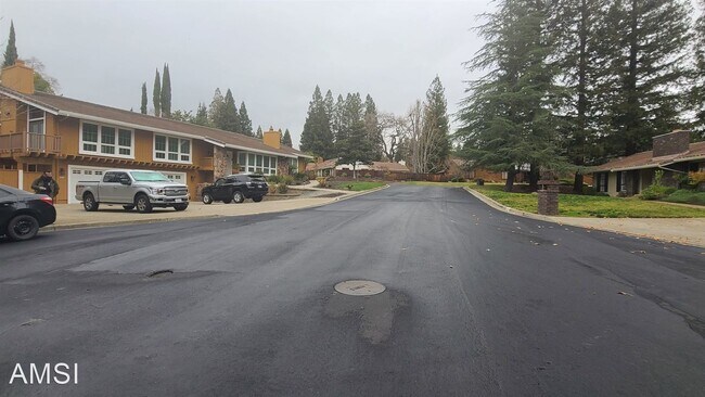Foto del edificio - 5 br, 3 bath House - 138 Virginia Court