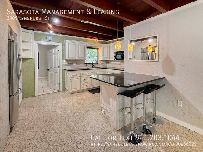 Building Photo - 2909 Lynnhurst St