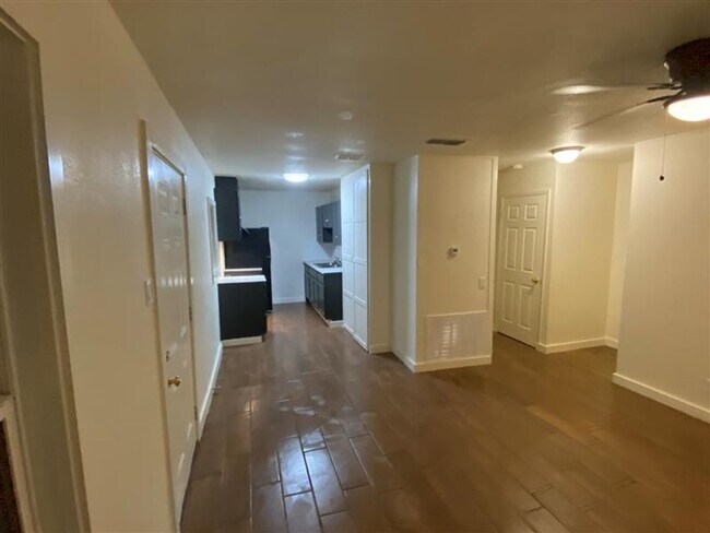 Foto del edificio - Cute 3/1 home with covered parking and large backyard